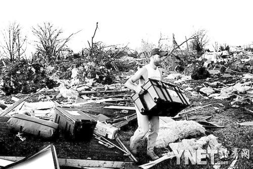 龙卷风暴雨狂袭美国多州致多人死亡 龙卷风暴雨狂袭美国多州致多人死亡