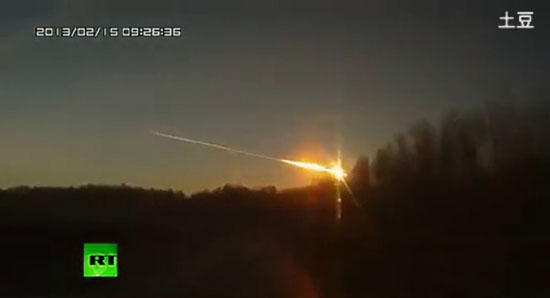 俄罗斯陨石雨造成近400多人受伤 民众误以为战争爆发